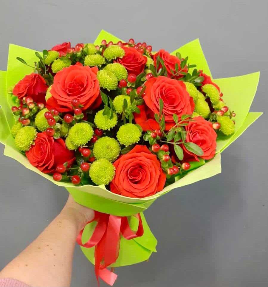 Букет цветов из: Хризантемы и Розы в Новый Свет