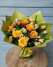 Букет цветов из:  Альстромерии и Розы в Новый Свет