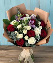 Букет цветов из:  Розы и Альстромерии в Новый Свет