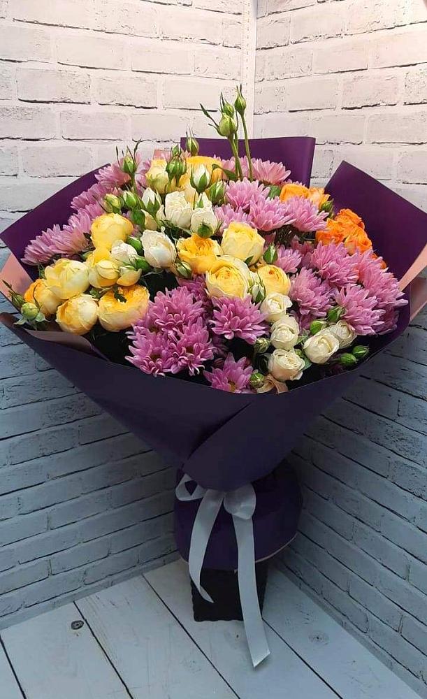 Букет цветов из: Хризантемы и Розы в Новый Свет