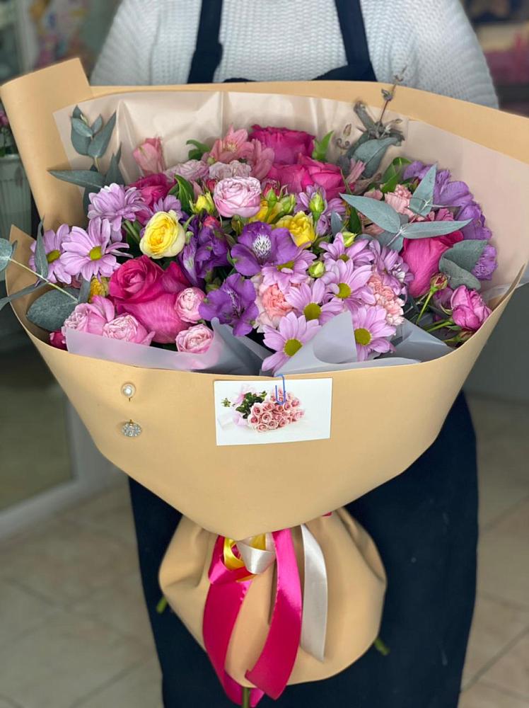 Букет цветов из: Хризантемы, Гвоздики и Альстромерии в Новый Свет