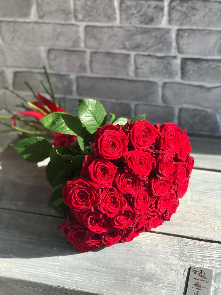 Букет Красные розы Фридом в Новый Свет