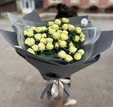 Букет Белые кустовые розы Солинеро в Новый Свет