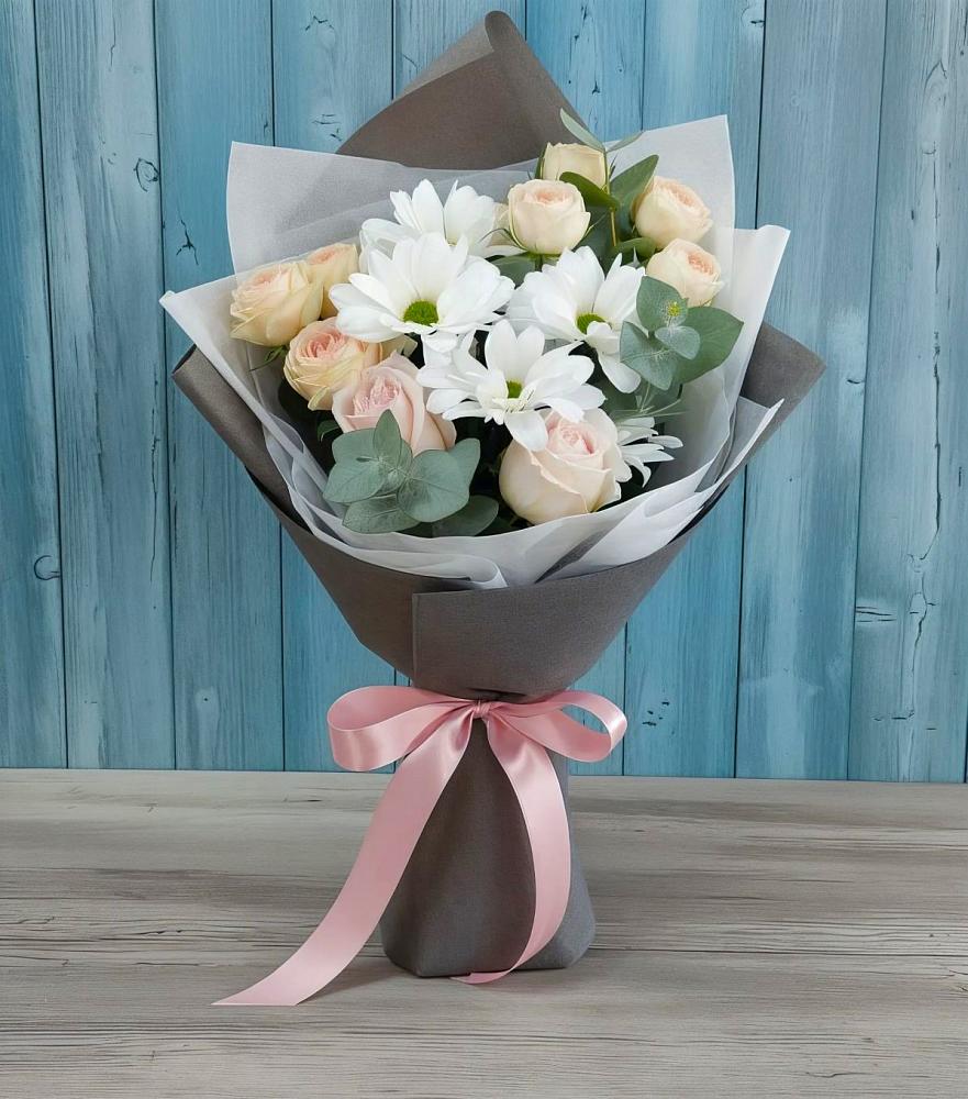 Букет цветов из: Хризантемы и Розы в Новый Свет