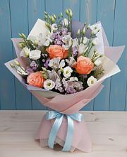 Букет цветов из:  Лизиантусы, Розы, Альстромерии и Гипсофила в Новый Свет