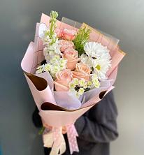 Букет цветов из:  Хризантемы и Розы в Новый Свет