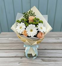 Букет цветов из:  Герберы, Розы и Хризантемы в Новый Свет
