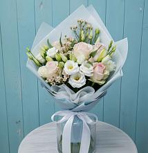 Букет цветов из:  Розы и Лизиантусы в Новый Свет