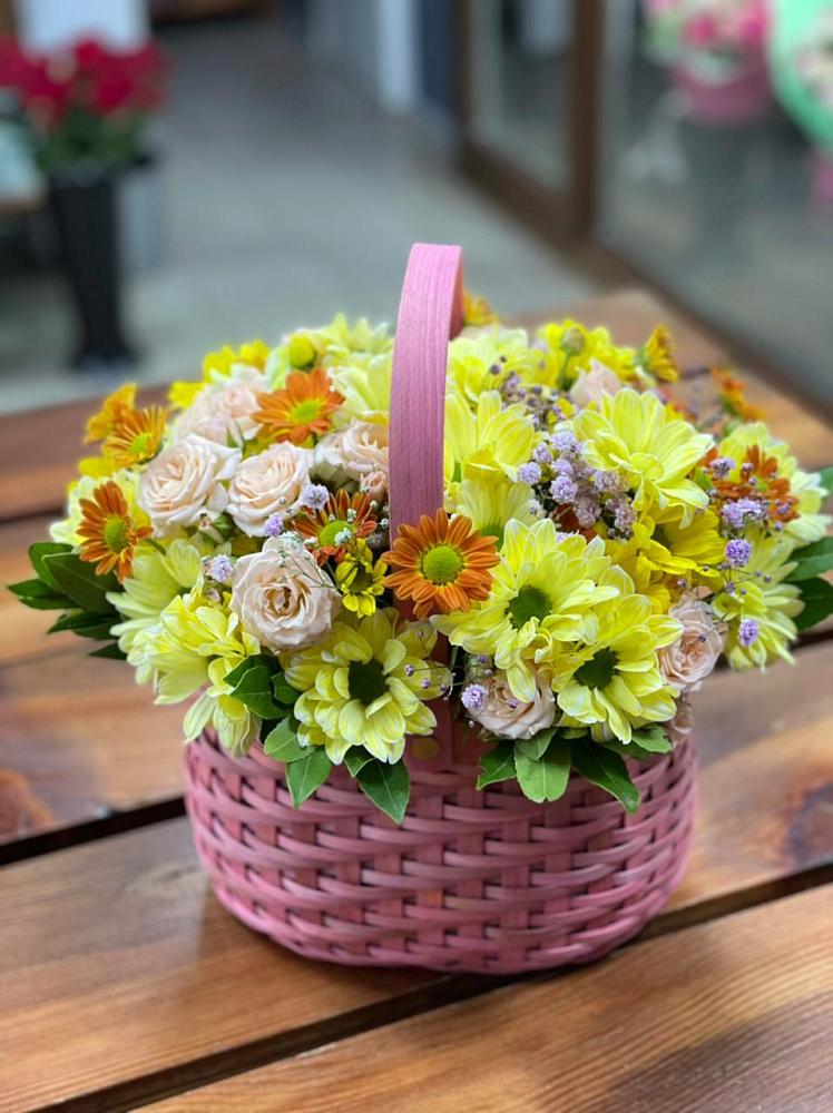 Цветочная композиция из Хризантемы и Розы в корзине в Новый Свет