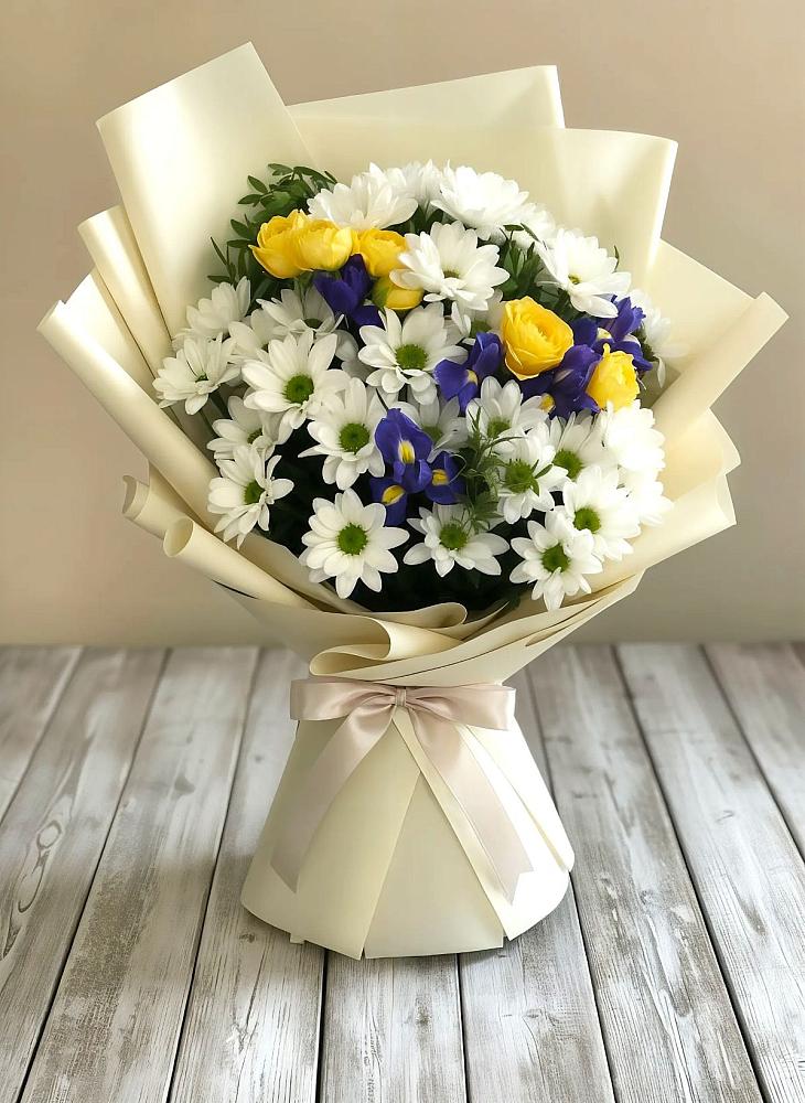 Букет цветов из: Ирисы, Хризантемы и Розы в Новый Свет