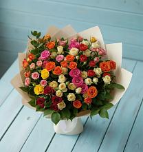 Букет Микс из разноцветных кустовых роз в Новый Свет